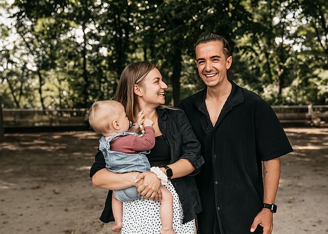 Katharina und Philipp freuen sich mit Tochter Romy auf das ERZperiment